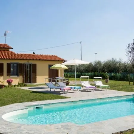 Barullo-centoia Sleeps 6 Pool Air Con Wifi 别墅